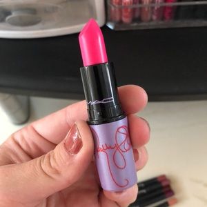 Mac hot pink lipstick. Kelly Osbourne. Brand New